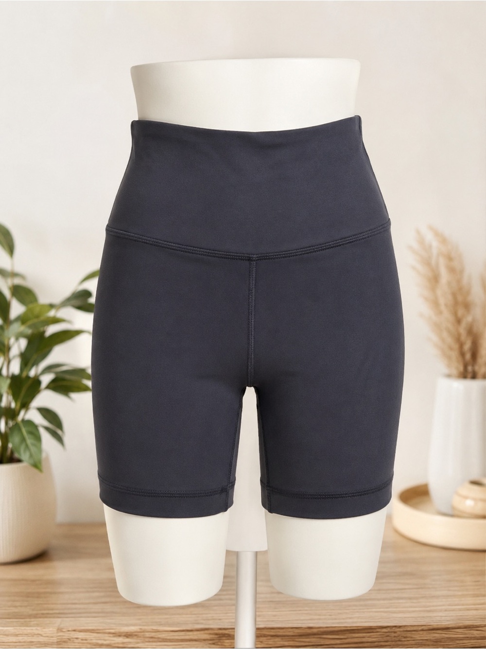 New Women Wunder Train HR 8” lululemon athletica Charcoal Shorts